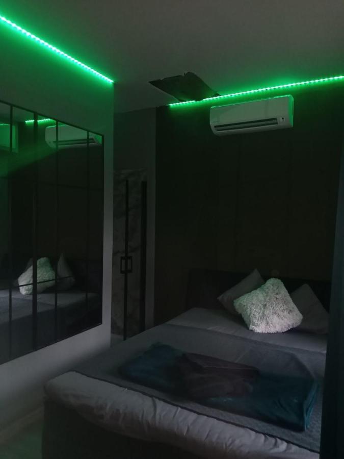 Relax Mini Hotel Jindrisska Praag Buitenkant foto